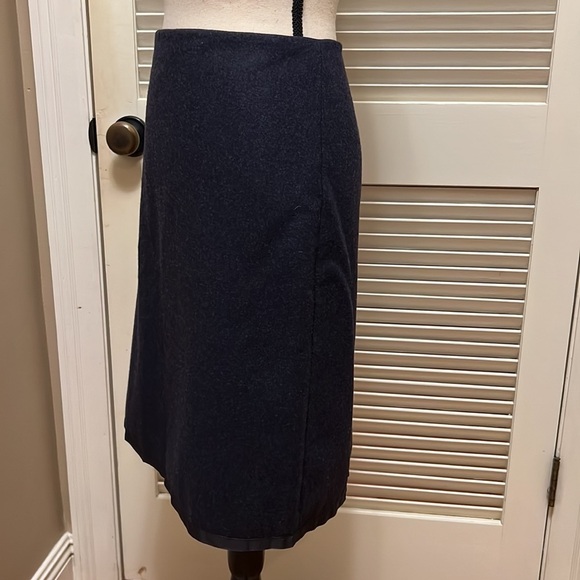 22. Old Navy Wool Blend Skirt in Navy Tweed, Size 10 - Picture 4 of 13